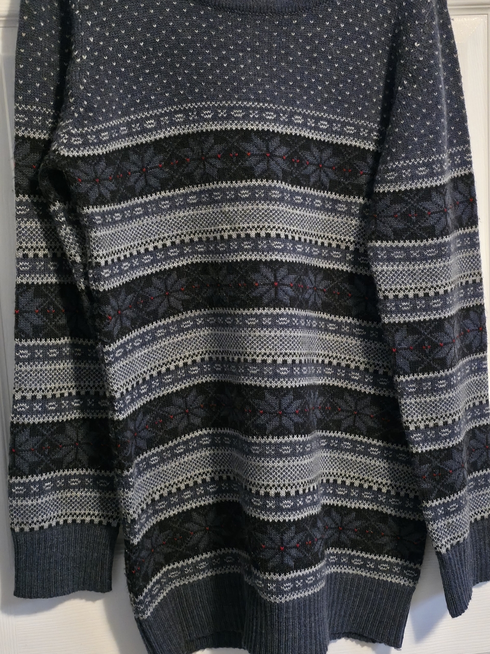 4/$67 Deal! Cozy Jules & James Crewneck Sweater in Navy and Gray